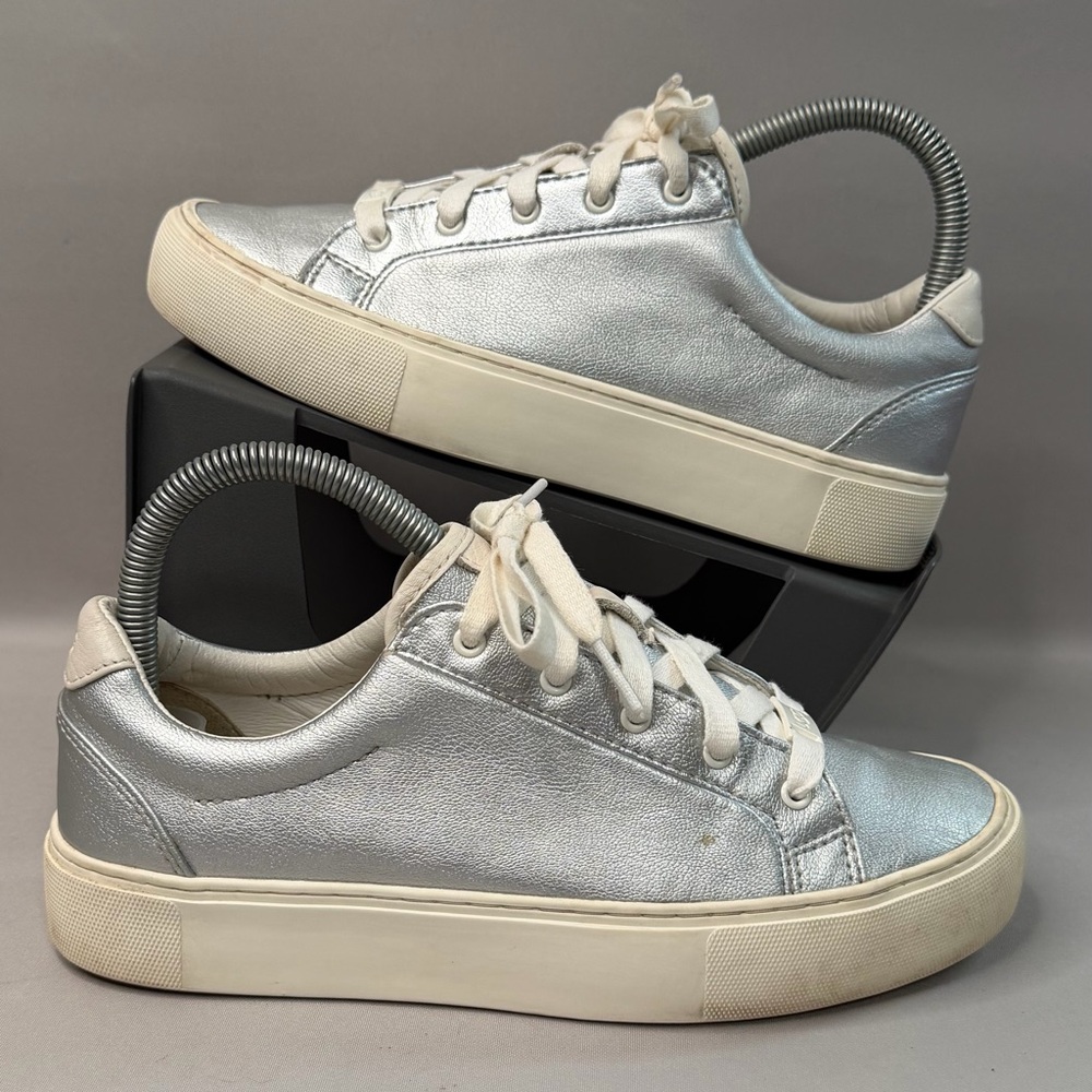 UGG Zilo Women's Size 7 Silver Metallic Leather Sneaker Shoes Casual Comfort